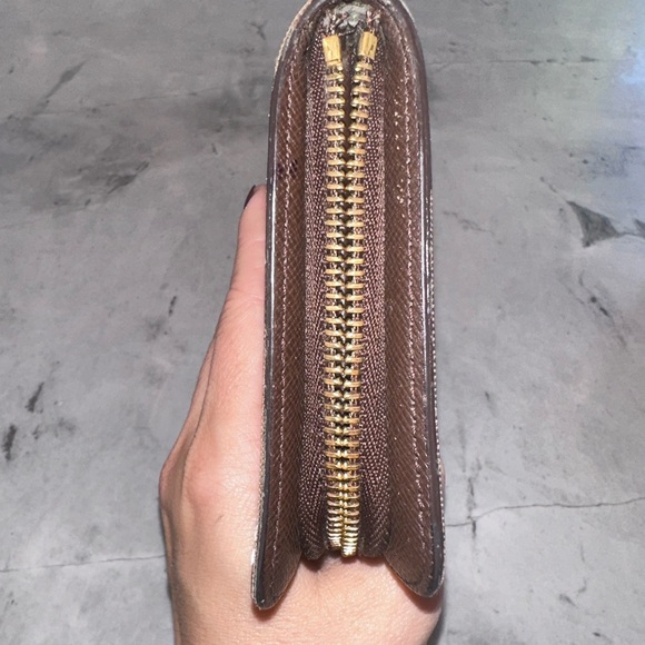 Louis Vuitton Damier Ebene Zippy Wallet - Picture 4 of 15